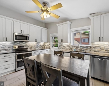 11512 Charlton Drive - Photo Thumbnail 4