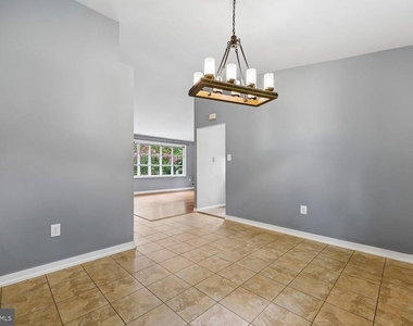 11512 Charlton Drive - Photo Thumbnail 3