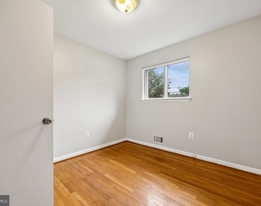 11512 Charlton Drive - Photo Thumbnail 9