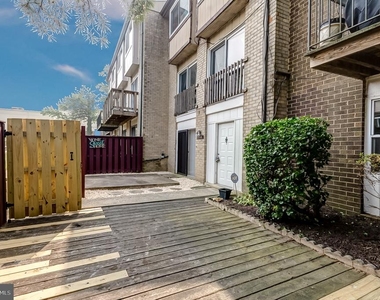 2334 Sun Valley Circle - Photo Thumbnail 4