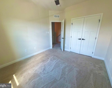 6029 Goshawk Street - Photo Thumbnail 7