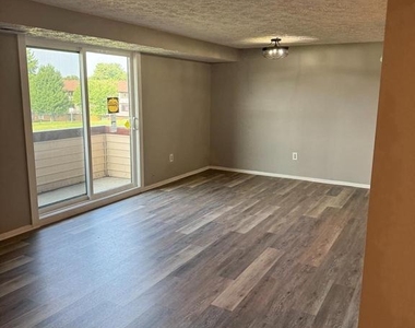 995 Heather Ridge Dr - Photo Thumbnail 8