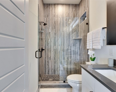 808 E Lydia St - Photo Thumbnail 27