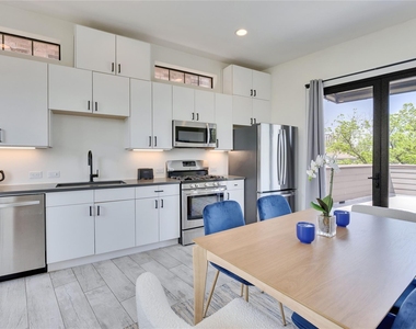 808 E Lydia St - Photo Thumbnail 17