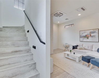 808 E Lydia St - Photo Thumbnail 14