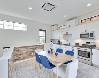 808 E Lydia St - Photo Thumbnail 18