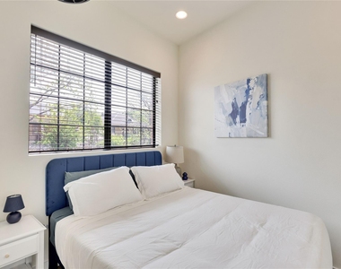808 E Lydia St - Photo Thumbnail 33