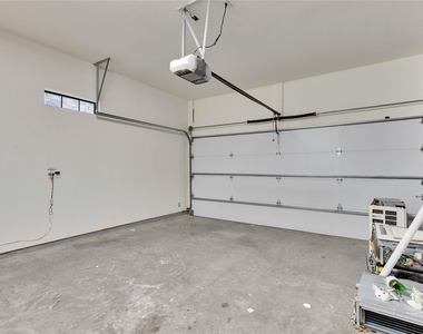 808 E Lydia St - Photo Thumbnail 38