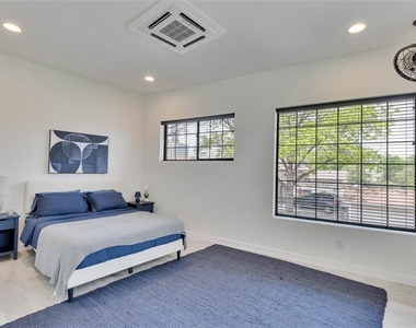 808 E Lydia St - Photo Thumbnail 2