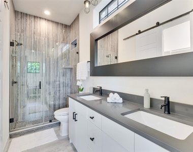 808 E Lydia St - Photo Thumbnail 3