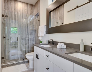 808 E Lydia St - Photo Thumbnail 12