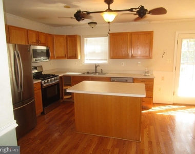 7911 Heatherleigh Place - Photo Thumbnail 9