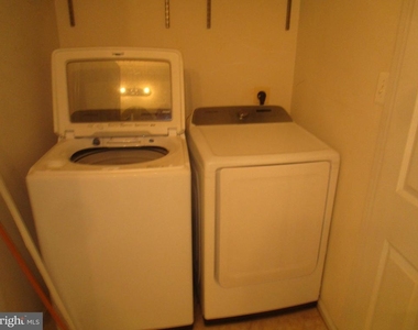 7911 Heatherleigh Place - Photo Thumbnail 5