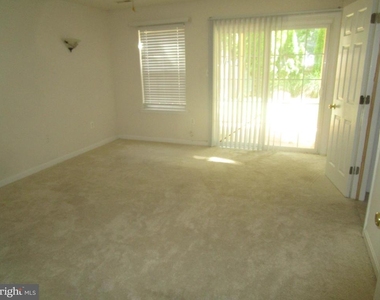 7911 Heatherleigh Place - Photo Thumbnail 4