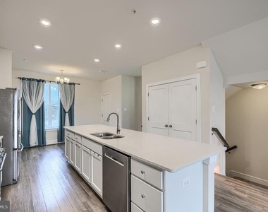 11129 Reisterstown Rd - Photo Thumbnail 6