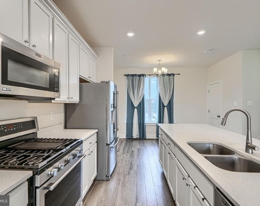 11129 Reisterstown Rd - Photo Thumbnail 7