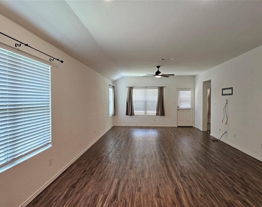 21408 Bird Wing Dr - Photo Thumbnail 11