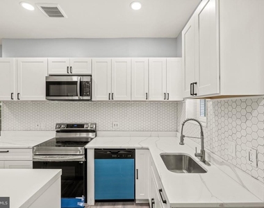 3331 Spaulding Avenue - Photo Thumbnail 8