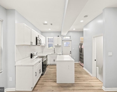 3331 Spaulding Avenue - Photo Thumbnail 5