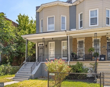 3331 Spaulding Avenue - Photo Thumbnail 2