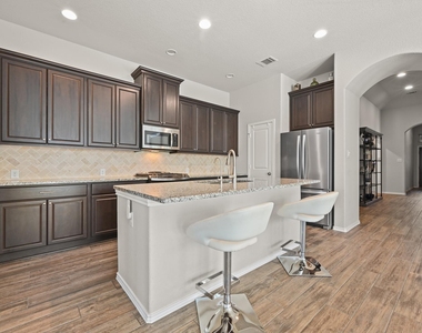 373 Lacey Oak Loop - Photo Thumbnail 7