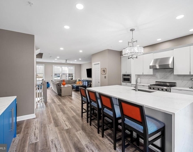 2323 Boston Street - Photo Thumbnail 12