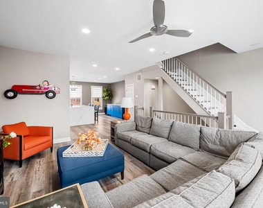 2323 Boston Street - Photo Thumbnail 16