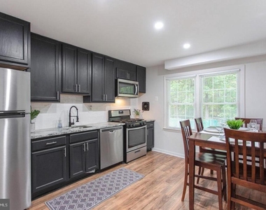 8593 Pioneer Drive - Photo Thumbnail 7