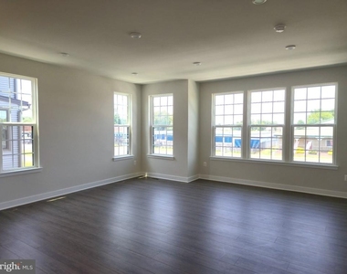 246 E Main Street - Photo Thumbnail 7