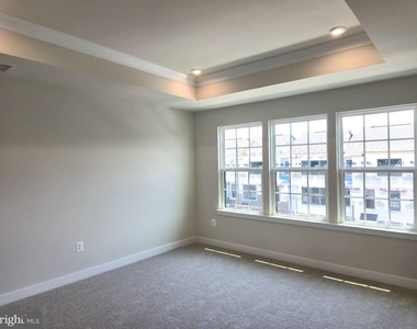 246 E Main Street - Photo Thumbnail 10