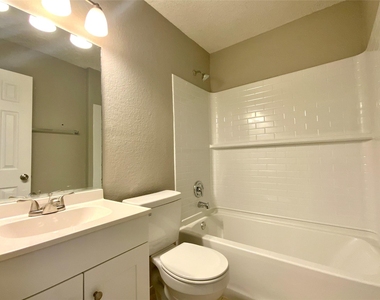 2300 Cedrick Cv - Photo Thumbnail 15