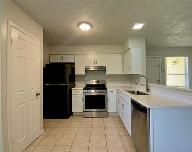 2300 Cedrick Cv - Photo Thumbnail 10