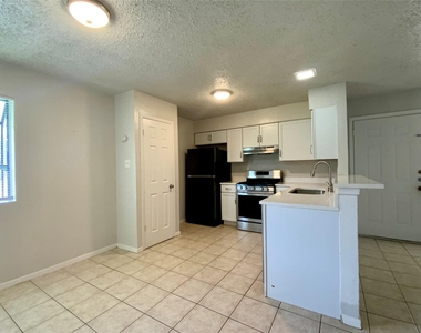 2300 Cedrick Cv - Photo Thumbnail 9