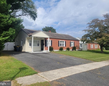 38 Evergreen Drive - Photo Thumbnail 1