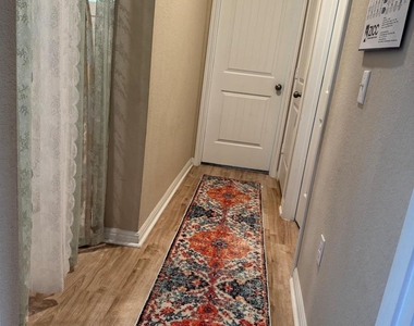113 Queen Anne Dr - Photo Thumbnail 6