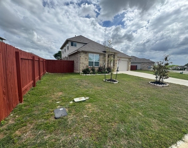 113 Queen Anne Dr - Photo Thumbnail 2