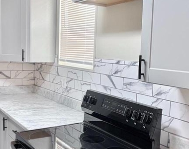 4706 Central Avenue Ne - Photo Thumbnail 9