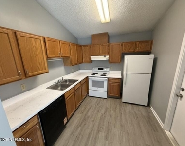 5061 Knightsbridge Circle - Photo Thumbnail 5