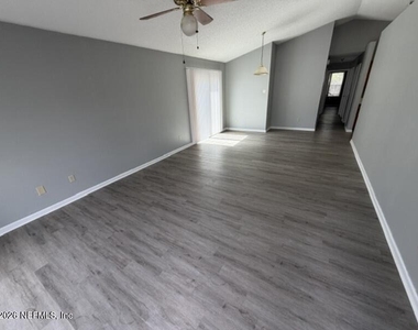 5061 Knightsbridge Circle - Photo Thumbnail 9