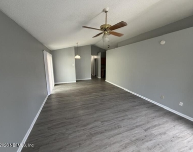 5061 Knightsbridge Circle - Photo Thumbnail 3