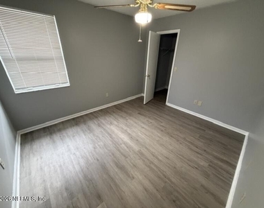 5061 Knightsbridge Circle - Photo Thumbnail 6