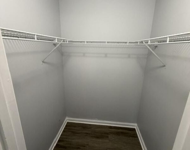 5061 Knightsbridge Circle - Photo Thumbnail 8