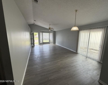 5061 Knightsbridge Circle - Photo Thumbnail 2
