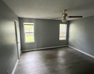 5061 Knightsbridge Circle - Photo Thumbnail 1