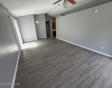 5061 Knightsbridge Circle - Photo Thumbnail 7