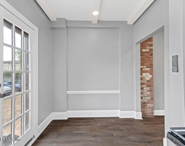 2738 Riverside Avenue - Photo Thumbnail 14