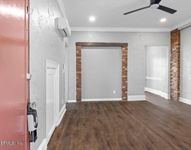 2738 Riverside Avenue - Photo Thumbnail 5
