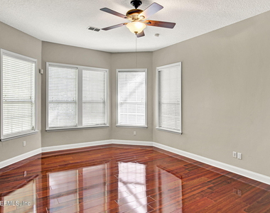 1837 Forest Glen Way - Photo Thumbnail 16