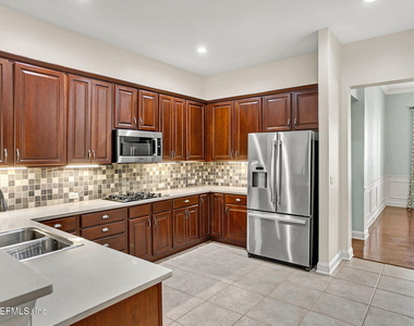 1837 Forest Glen Way - Photo Thumbnail 9