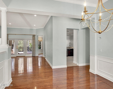 1837 Forest Glen Way - Photo Thumbnail 8